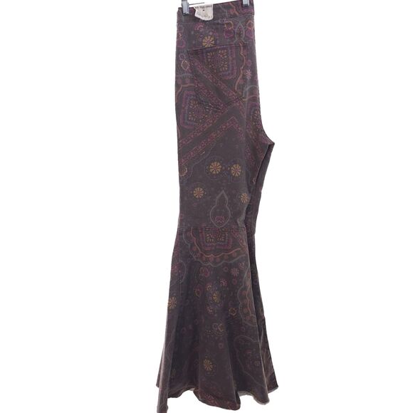 Free People We The Free Just Float On Printed Flare Jeans sz 31 Chocolate Combo - Picture 3 of 15